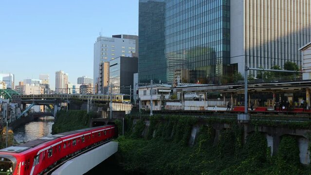 (東京都-風景４K)聖橋近くの神田川周辺風景１