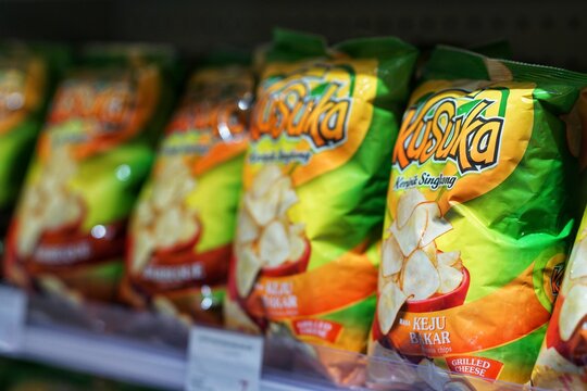  Balikpapan, 1 October 23. Kusuka snacks displayed on supermarket shelves. Kusuka cassava chips are made from selected cassava which is processed in a modern, hygienic way, very crunchy and delicious.