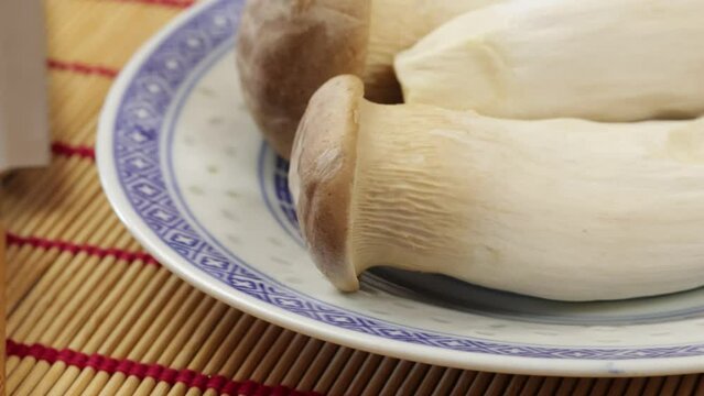 Pleurote du panicaut (pleurotus eryngii) en gros plan