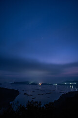 日本の岡山県瀬戸内市の迫門の曙の美しい夜空 - obrazy, fototapety, plakaty
