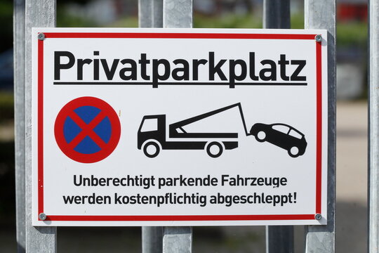 Schild Privatparkplatz