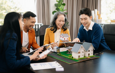 balancing the property sector The real estate agent is explaining the house style to see the house...