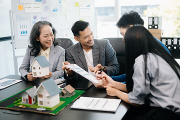 A family couple sign a lease meeting with a realtor or homeowner, purchase the first mortgage .