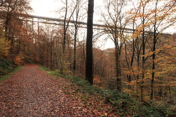 Spätherbst im Bergischen Land; Panorama-Radweg an der Müngstener Brücke