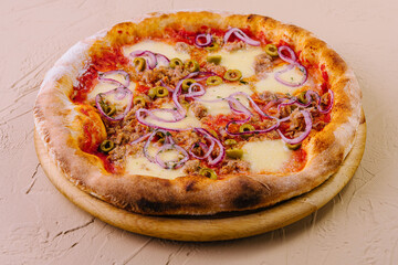 Italian Pizza with tuna and red onion