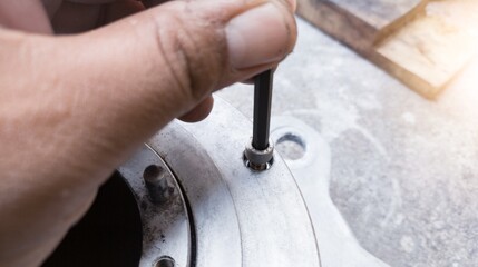 Work concept for removing and tightening bearing cover hex bolts using an Allen key.