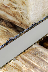 Chain saw and sawn log
