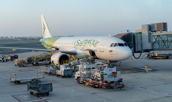 salam air airplane getting ready to take off