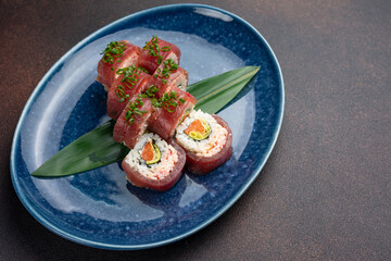 Japanese cuisine. Tuna avocado sushi hand rolls