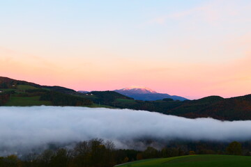 Obraz premium Wolken im Tal