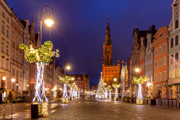 Fototapeta na wymiar Christmas tree and illumination on Long Market Street and Town Hall in Old Town of Gdansk, Poland