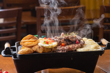 alimento, refeição, diner, prato, restaurante, almoço, prato, salada, vinho, mesa, carne, pizza, epicure, delicioso, queijo, buffet, saudável, grelha, culinária, fresco, culinária, fruto do mar, peixe