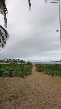 caminho para praia na cidade de Vit&oacute;ria, Estado do Espirito Santo, Brasil