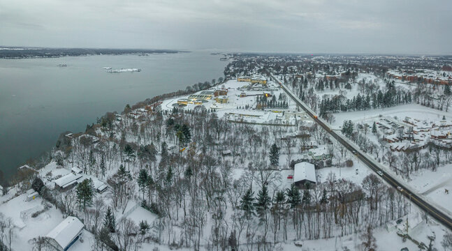 Canadian and american border devided by st lawrence river in Brockville