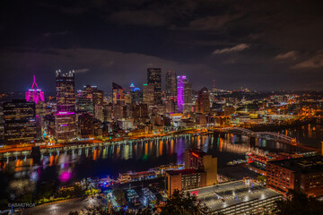 Fototapeta premium Nightlife in Pittsburgh 