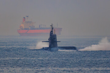 東京湾を浮上航行する海上自衛隊の潜水艦と美しい夕陽。

東海汽船東京湾〜伊豆諸島航路のさるびあ丸船上にて。
2023年11月1日〜5日撮影。
水中写真。

A Maritime Self-Defense Force submarine surfacing in Tokyo Bay and a beautiful sunset.

On board the ship Sarubia Maru on 