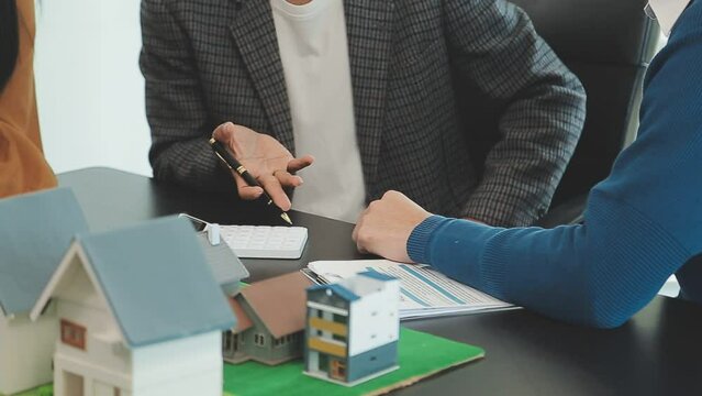 Business meetings of real estate brokers and company presidents to select a model to build a housing estate in writing and presenting to state organizations.