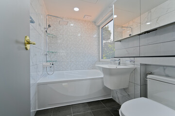 A large window was placed in front of the bathtub to create a romantic space where you can view the outside environment