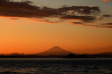 Naklejka na ściany i meble 富津岬から見た富士山夕景