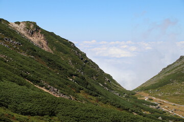 乗鞍岳の風景。乗鞍岳は飛騨山脈南部にある剣ヶ峰を主峰とする山々の総称。