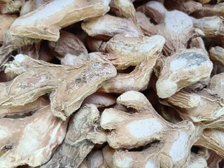 Dry ginger, also known as Sonth in Hindi, is a spice derived from fresh ginger that has undergone a...