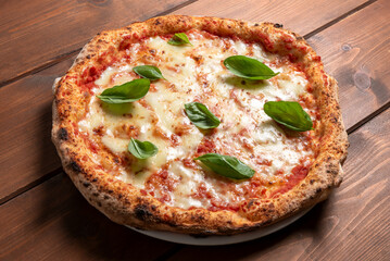 Deliziosa classica pizza margherita, cibo italiano 