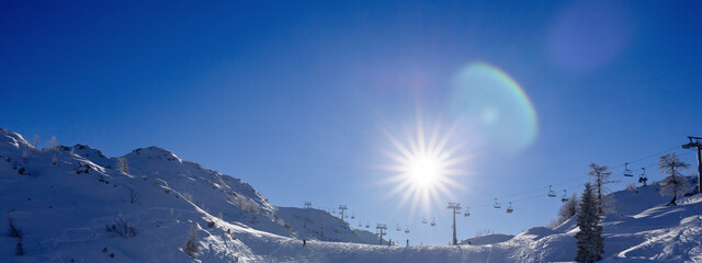 Banner Sunny winter day halo cable car