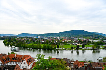 Panorama von der Burg Miltenberg mit Blick auf Miltenberg und den Main, mit umgebender Landschaft und Miltenberg, Miltenberg, Franken, Bayern, Deutschland	
