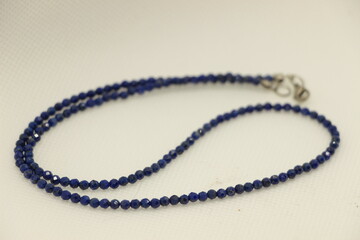 Fototapeta premium collier en lapis lazuli