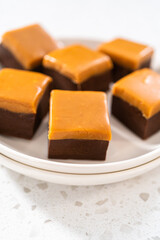 Caramel fudge