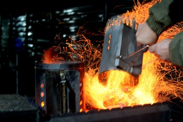 Obraz premium Cooking coals for smoking fish.