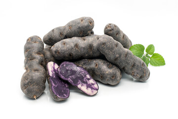 Violette Kartoffeln der Sorte 'Vitelotte'
