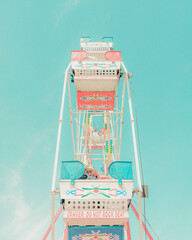 Ferris Wheel daytime with pastel colors and nostalgic film vibes with grain © TomWindeknecht
