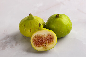 Ripe sweet juicy green fig heap