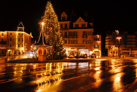 Velden, Austria - November 24, 2023: Opening of Advent on the bank of Lake W&ouml;rthersee, sales of Christmas goods at the advent market, Christmas illumination