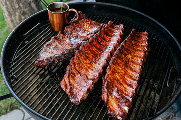 Beef Ribs und Spare Ribs am Grill - Beef Ribs and Spare Ribs on the grill