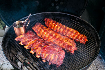 Beef Ribs und Spare Ribs am Grill - Beef Ribs and Spare Ribs on the grill