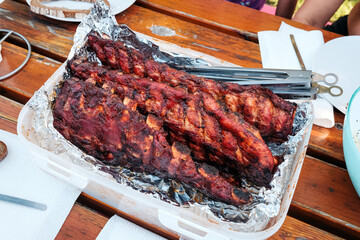 Beef Ribs und Spare Ribs am Grill - Beef Ribs and Spare Ribs on the grill