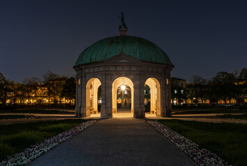 Dianatempel im Hofgarten in München bei Nacht