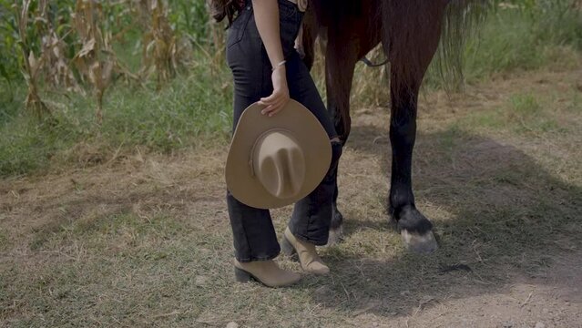 CABALLO BOTAS SOMBRERO