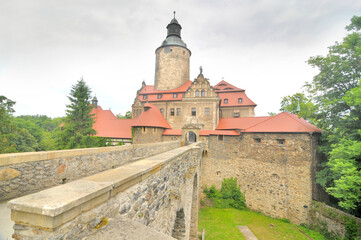 Fototapeta na wymiar Czocha Castle ( German: Tzschocha) - a defensive castle in the village of Sucha in Poland