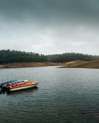 Obraz premium boat on the lake