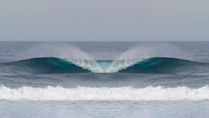Perfect wave breaking in the Atlantic Sea. Ocean waves