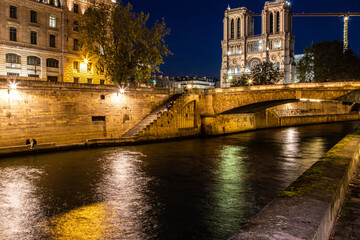 notre dame cathedral at night