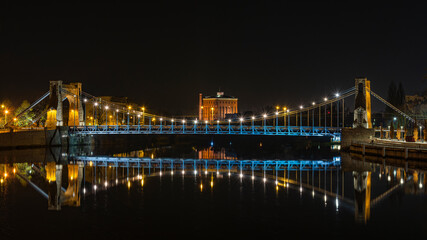 Wrocław i piękny most Grunwaldzki w świetle nocnych latarni. - obrazy, fototapety, plakaty