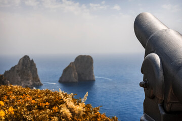 panoramic terrace with a view of the Faraglioni of Capri and binoculars that allow you to see them...