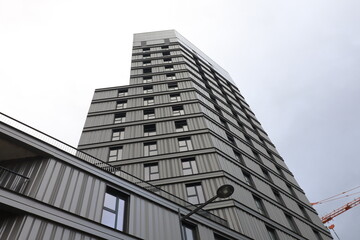 La tour Elithis, bâtiment à énergie positive, vue de l'extérieur, ville de Saint Etienne, département de la Loire, France
