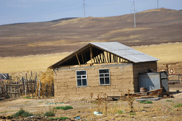 STEPPE, PRAIRIE, PLIN, PAMPA. Feel the calm of the village oasis in the middle of the harsh desert. Plunger into a unique atmosphere. Traveling to a mirage of hope to retire from the sun of the desert