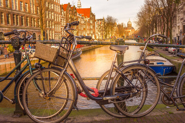 Fototapeta premium View of an Amsterdam canal and bicycles