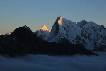 Photo sur Plexiglas Ama Dablam Sun lit mountains Ama Dablam and Cholatse at sunset, Nepal.